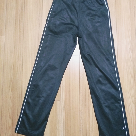 Jordan boys youth pants size US 10_12 Yrs black used - Picture 6 of 7